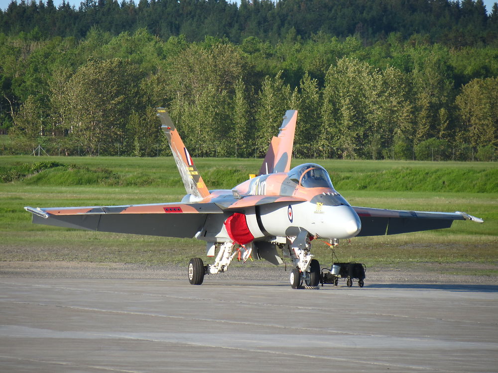 Avion supersonique F.18 à Mont-Joli