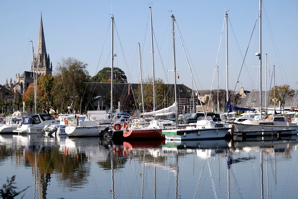 Carentan - Un port dans la ville