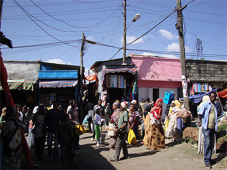 Dans le plus grand marché à ciel ouvert d'Afrique Dans le plus grand marché à ciel ouvert d'Afrique