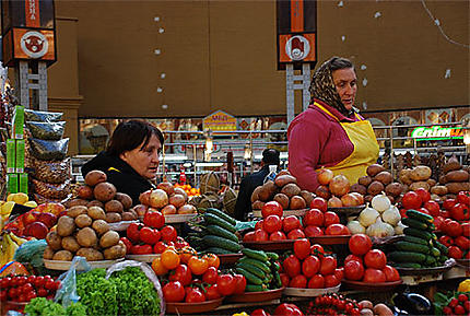 Vendeuses au marché couvert de Bessarabka