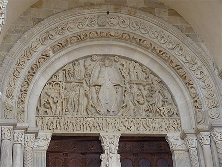 Tympan du portail de la cathédrale Tympan du portail de la cathédrale