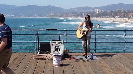 Chanteuse sur Santa Monica Pier