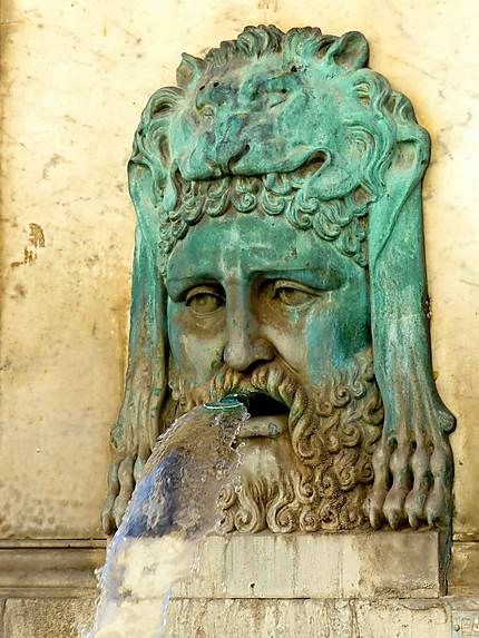 Fontaine à Arles