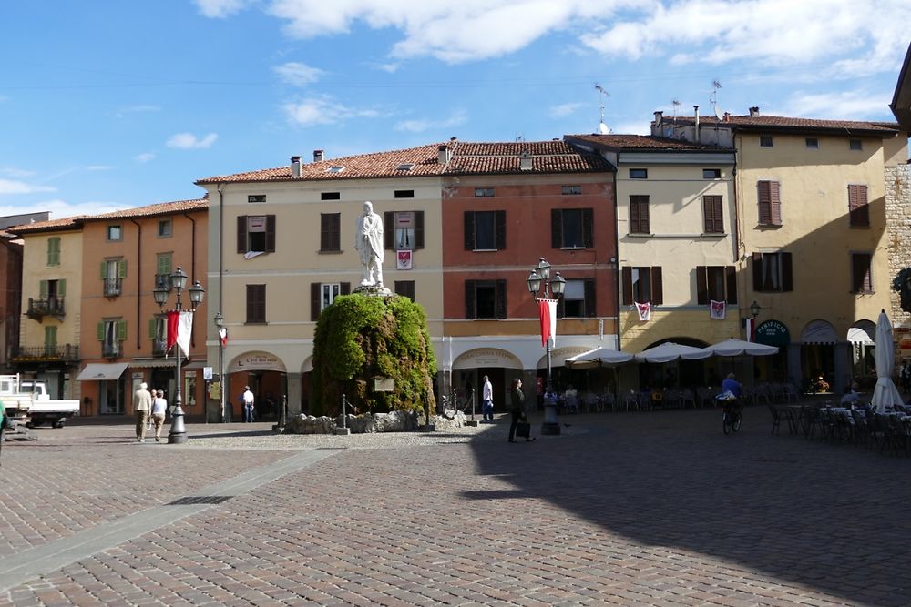 Iseo, place dédiée à Garibaldi