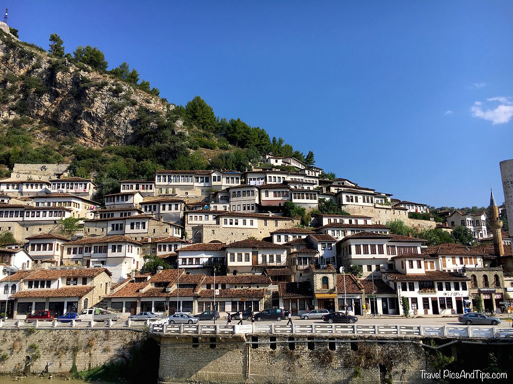 Berat, la ville aux mille fenêtres