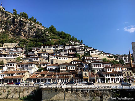 Berat, la ville aux mille fenêtres