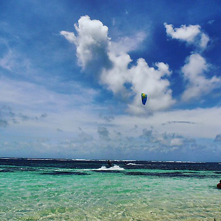 Kite-surfeurs à Cap Chevalier, Martinique