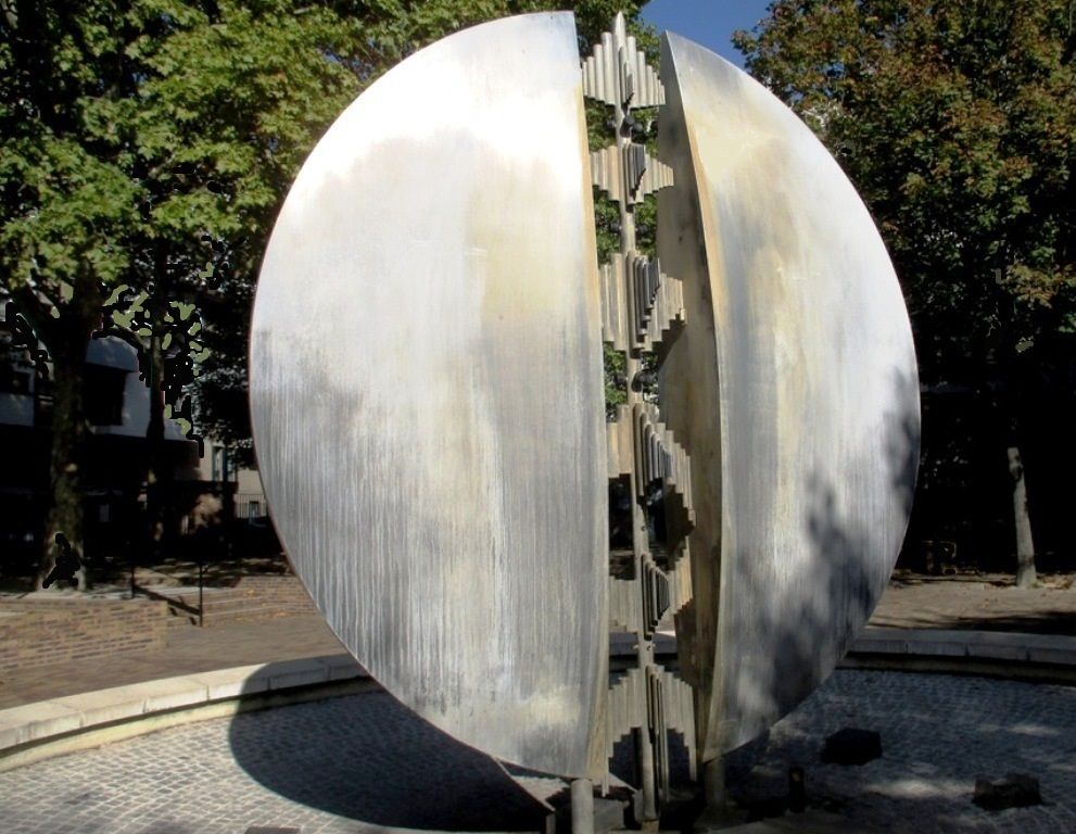 Fontaine sculpture Davos Hanich (1922-1987)