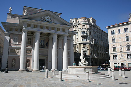 Le palais de la bourse à Trieste