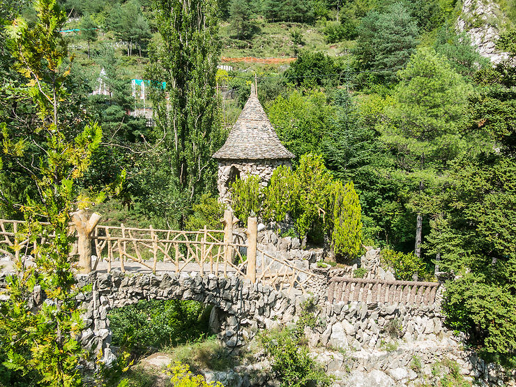 Gaudí ailleurs en Catalogne et en Espagne : à Mataró, Santa Coloma de Cervelló, La Pobla de Lillet... 