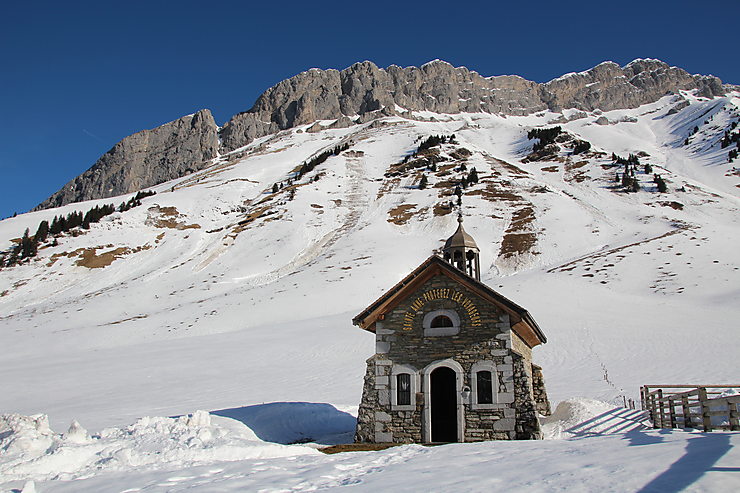 Chapelle au col des Aravis, Alpes