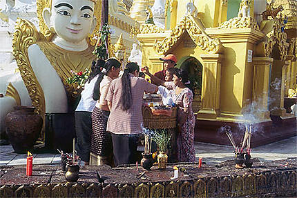 Offrandes à Shwedagon