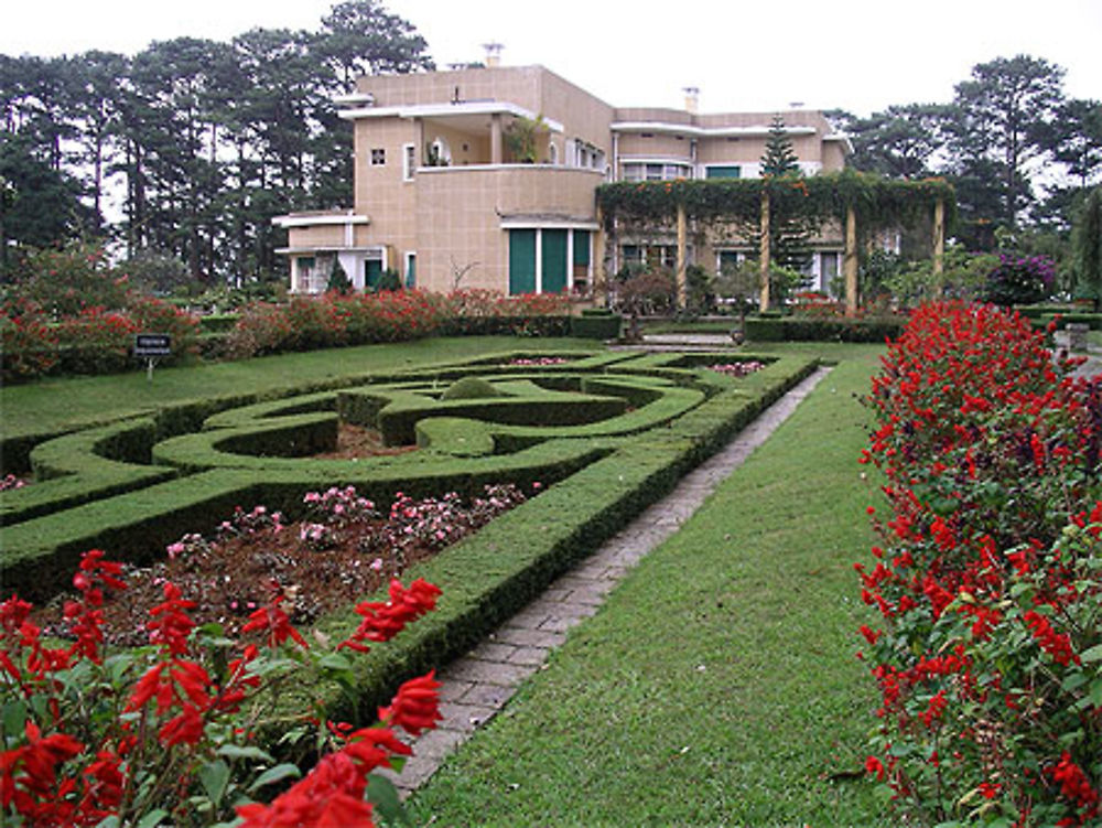 A dalat, dans le palais de Bao daÏ, dernier roi du pays