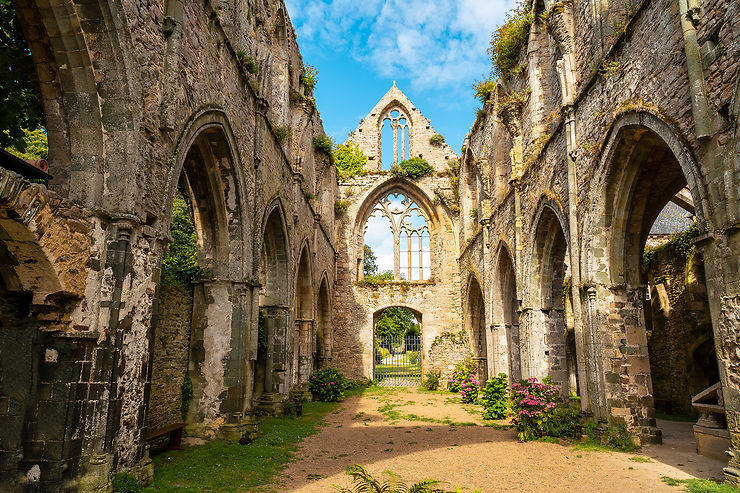 Abbaye de Beauport : ruines au bord de l’eau (Côtes-d’Armor)