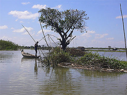 Pêcheur sur le Tonle sap