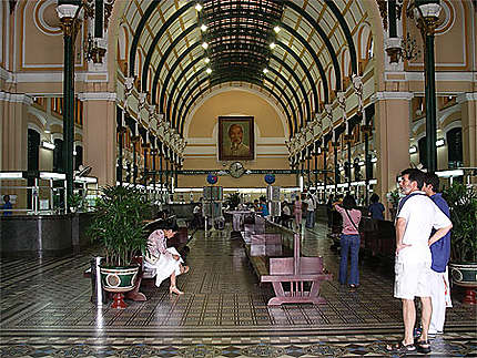A la poste centrale d'Ho Chi Minh