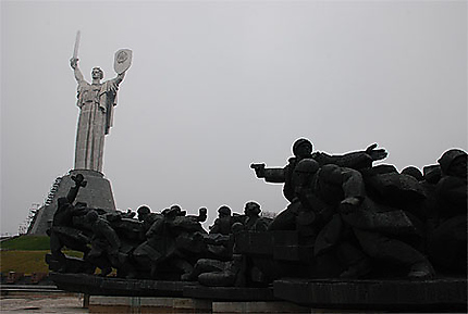 Statue de la Mère Patrie (108m)