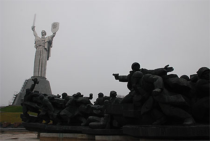 Statue de la Mère Patrie de Kyiv