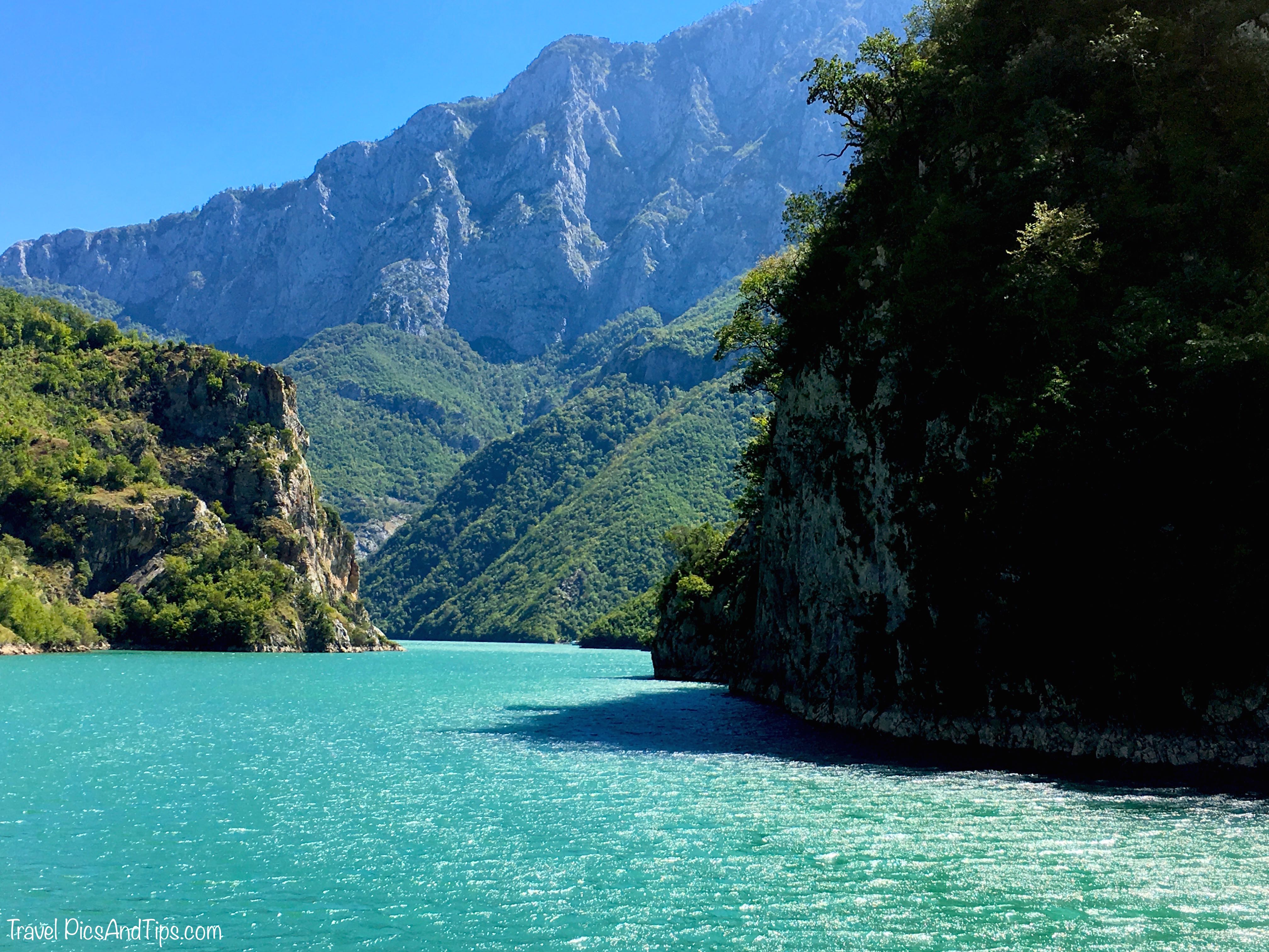 Traversée du lac Koman, Albanie du nord Traversée du lac Koman, Albanie du nord