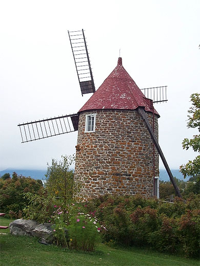 Ile aux coudres: moulin à vent Ile aux coudres: moulin à vent
