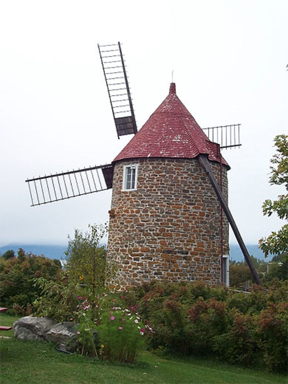 Ile aux coudres: moulin à vent