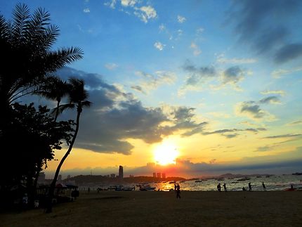 17h30, mi-décembre à Pattaya beach