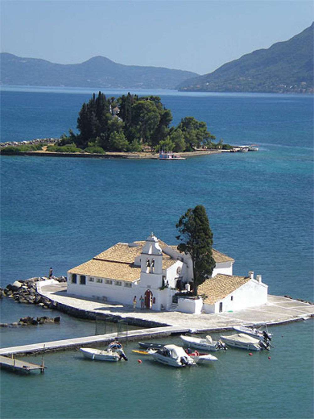 Ile de la souris Pontikonissi et église de Vlacherna