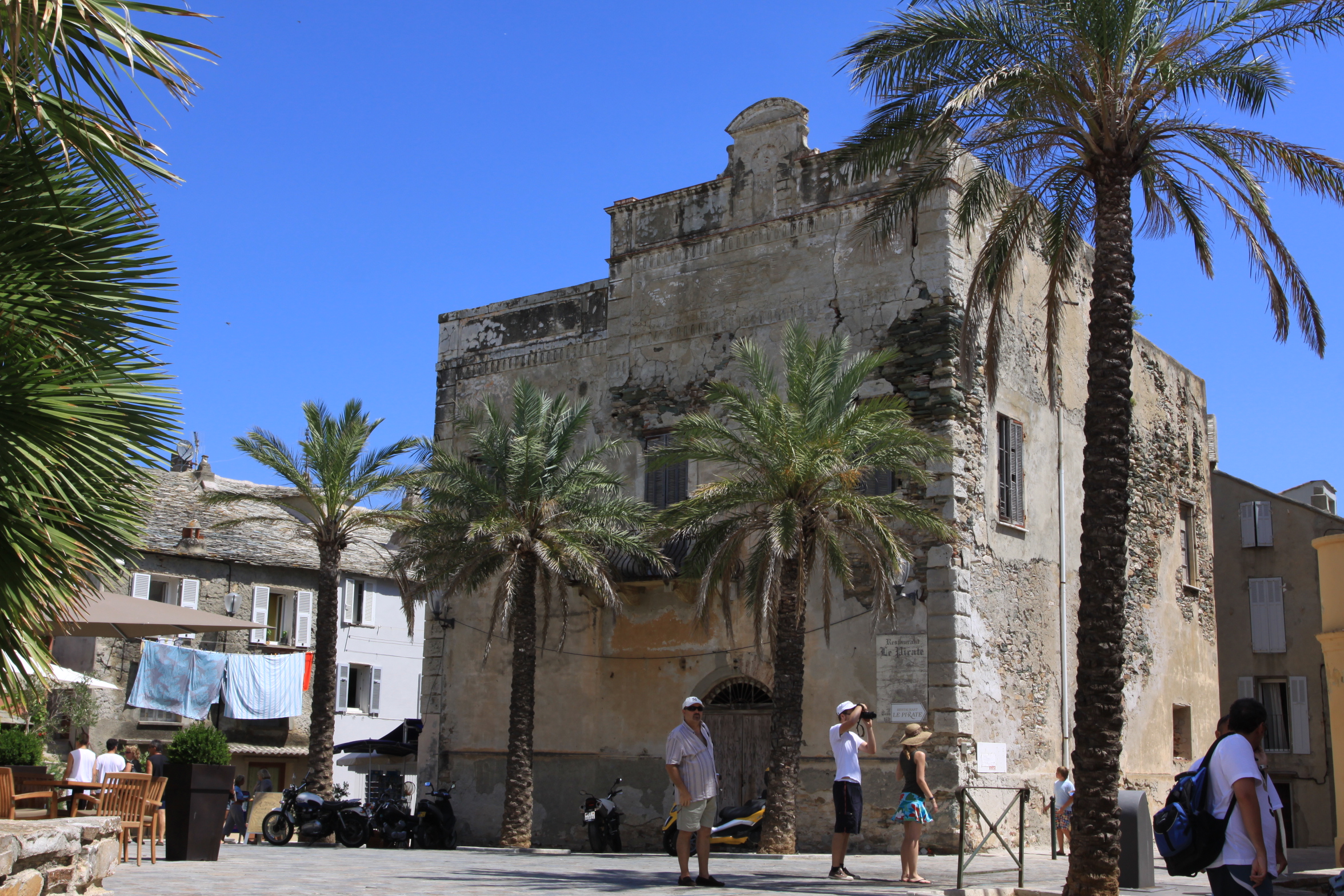 Cap Corse - Erbalunga - Place du village Cap Corse - Erbalunga - Place du village