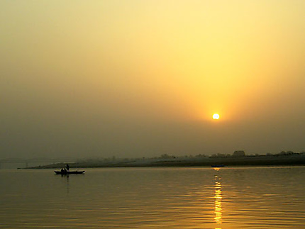 Lever de soleil sur le Gange