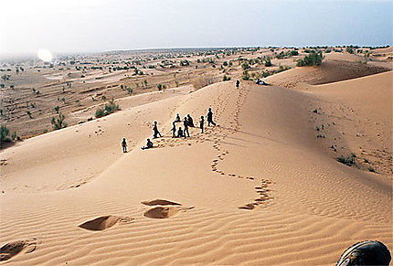 Hombori, enfants sur dune
