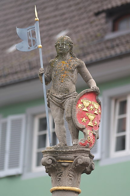 La statue de la fontaine de Staufen