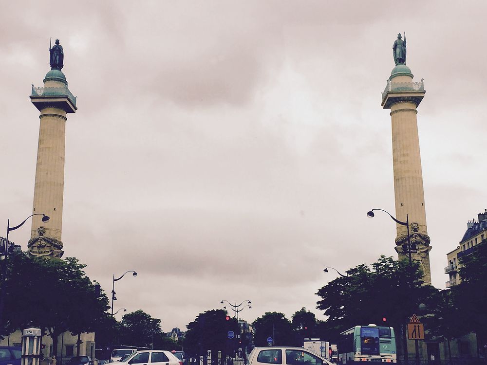 Splendeur: deux colonnes de Nicolas Ledoux 1787 