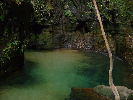Le petit lac de la cascade des nymphes Le petit lac de la cascade des nymphes