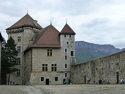 Château et montagne