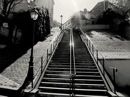 Les escaliers de la rue des Lilas