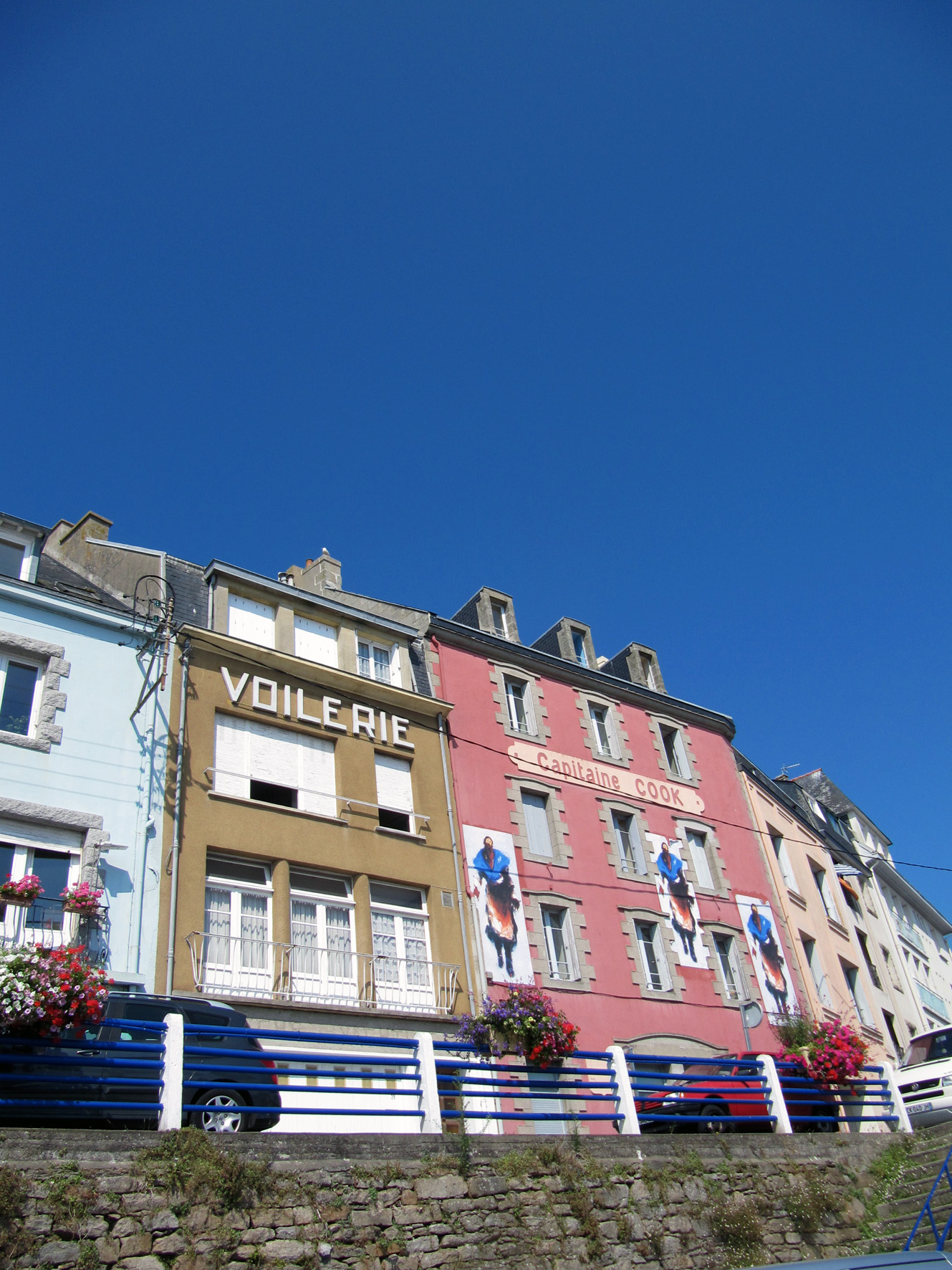Façades le long du port du Rosmeur Façades le long du port du Rosmeur