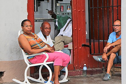 Cubains devant leur porte