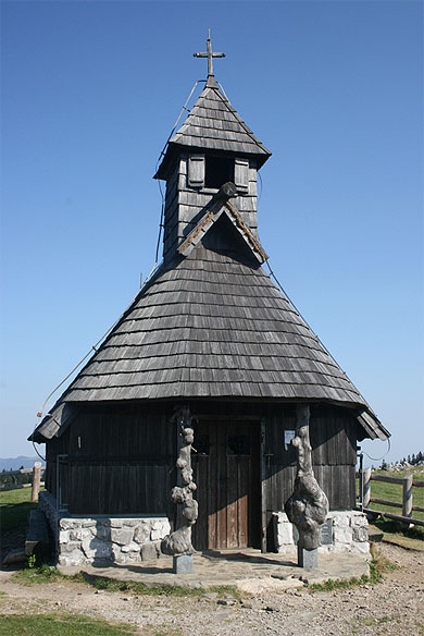 L'église de Notre Dame des neiges (Velika Planina) L'église de Notre Dame des neiges (Velika Planina)