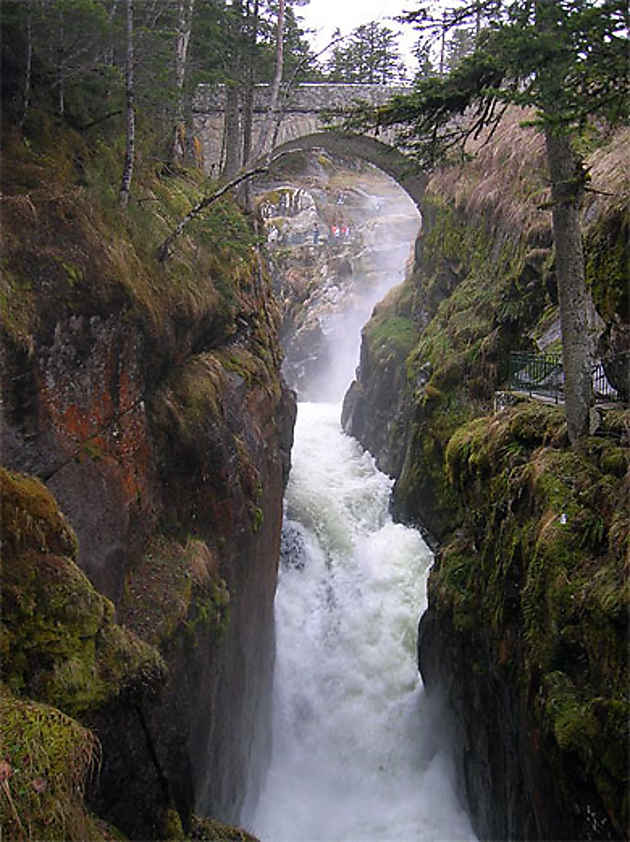 Cauterets Cascade du Pont d'Espagne à Cauterets