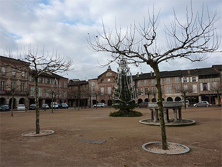 Place centrale de Lisle Place centrale de Lisle