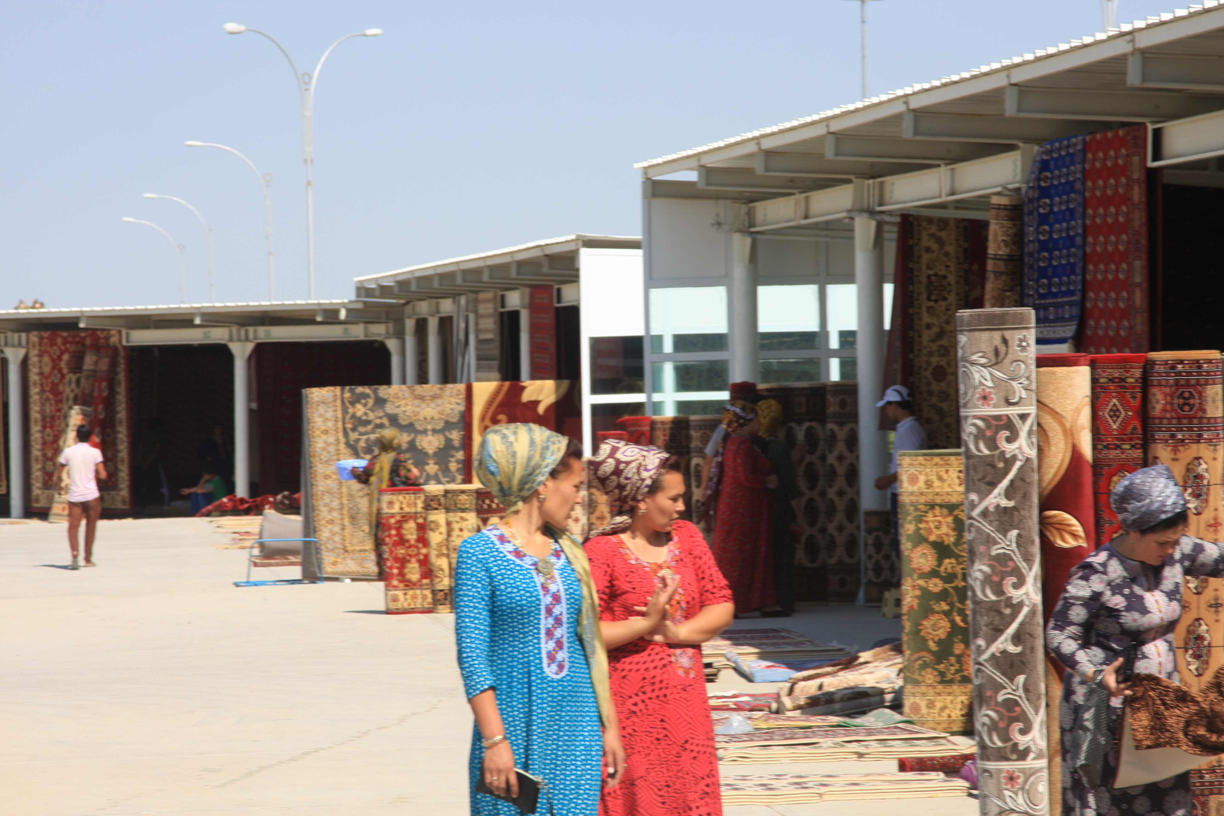 Tapis au Marché Tolkutchka Tapis au Marché Tolkutchka