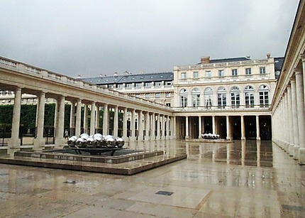 Les fontaines à boules de Pol Bury