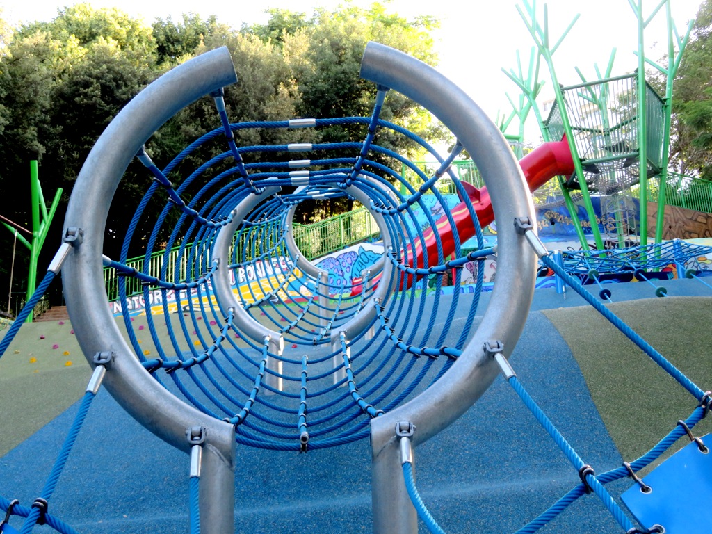 En toute verticalité : l'aire de jeux pour enfants du Parc de Belleville –  Mon Petit 20e