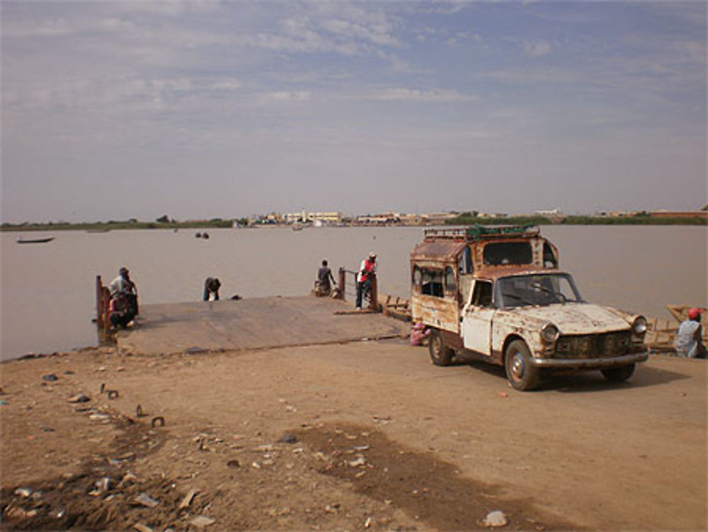 Passage du bac à Rosso