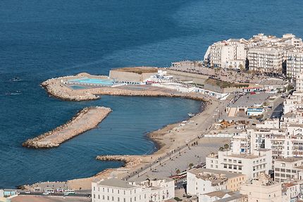 Alger - El Kettani - L'esplanade et les piscines