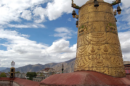 Sur le toit du monastère de Jokhang Sur le toit du monastère de Jokhang