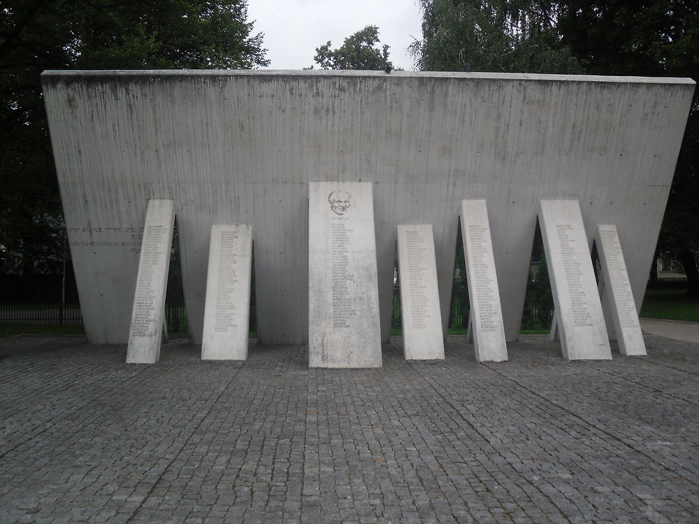 Mémorial de l'ancienne synagogue