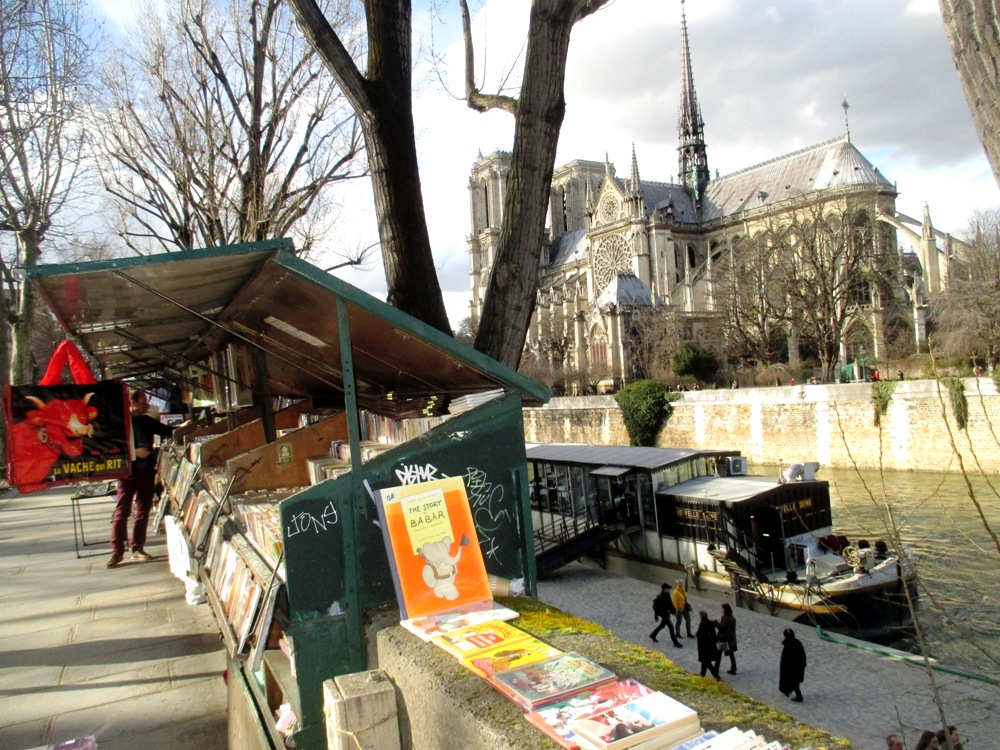 Les bouquinistes de Notre Dame Les bouquinistes de Notre Dame