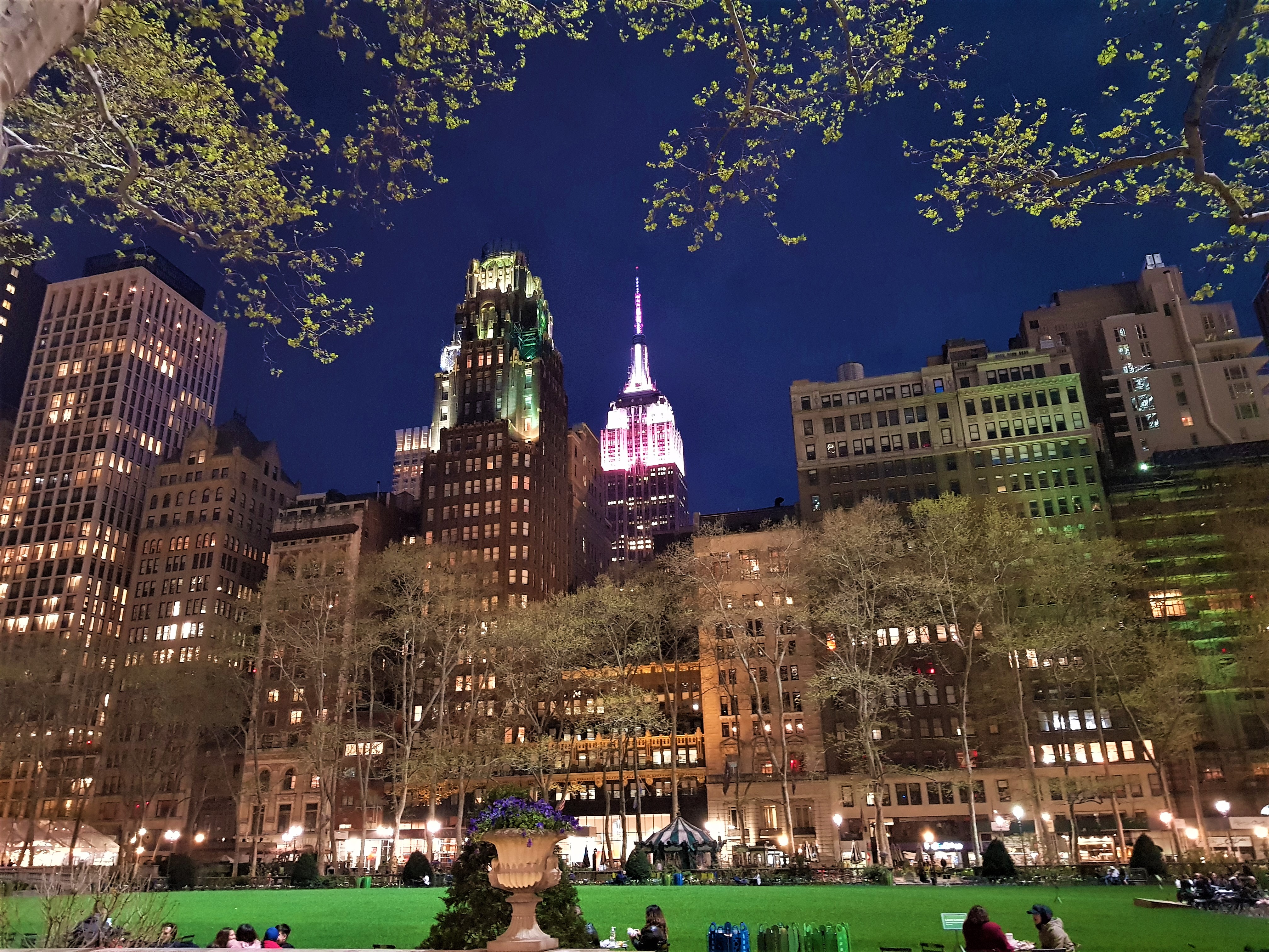 Bryant Park par une belle soirée Bryant Park par une belle soirée
