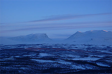 Le Lappland se couche sous les Morsures du Froid...